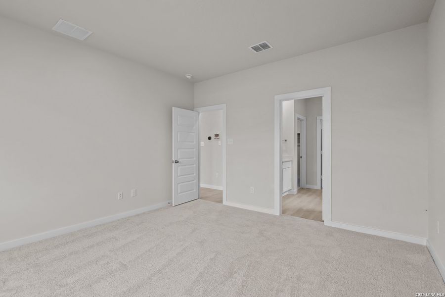 Spacious, unfurnished interior of a new home in Cinco Lakes, San Antonio (Image 19). Spacious, unfurnished interior of a new home in Cinco Lakes, San Antonio (Image 19).