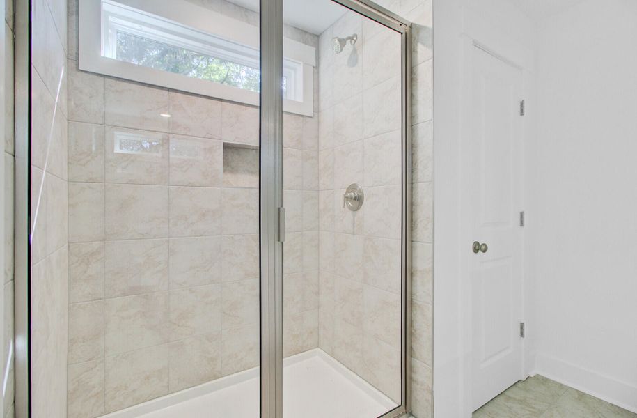 Spacious, unfurnished interior of a new home in , Charleston (Image 27).