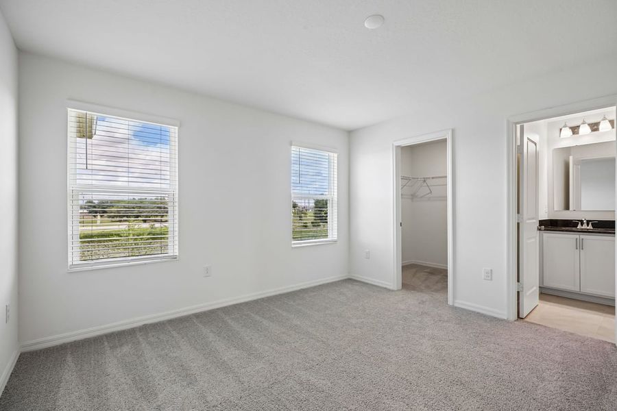 Spacious, unfurnished interior of a new home in Reserve at Forest Lake Townhomes, Lake Wales (Image 13).