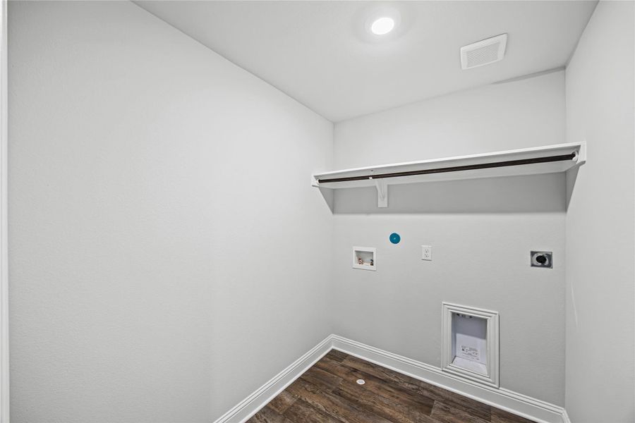 **Photos are a representation. Colors and features may differ** **Photos are a representation. Colors and features may differ**