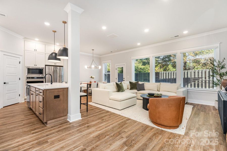Beautiful Open Floorplan with 10' ceilings.