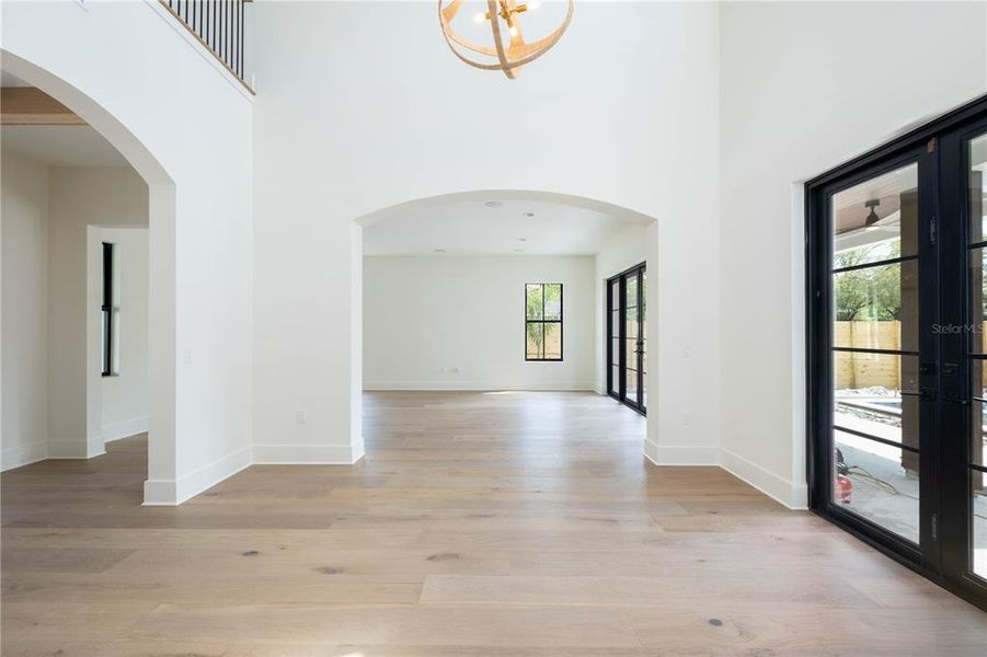 Spacious, unfurnished interior of a new home in , Tampa (Image 19).