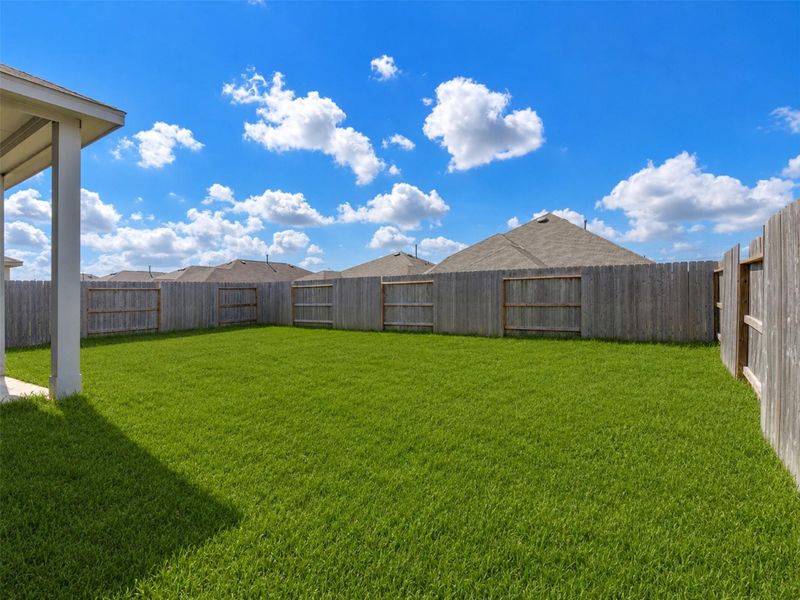 Exterior details and patio area of a home in , La Marque (Image 24).