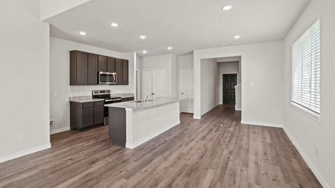 Kitchen & Dining Area