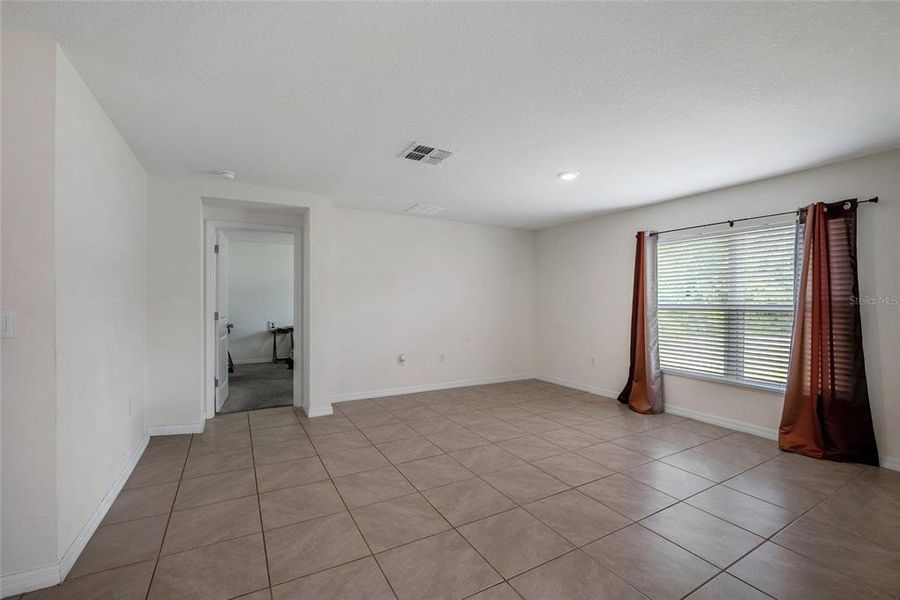 Spacious, unfurnished interior of a new home in , Ocala (Image 26).