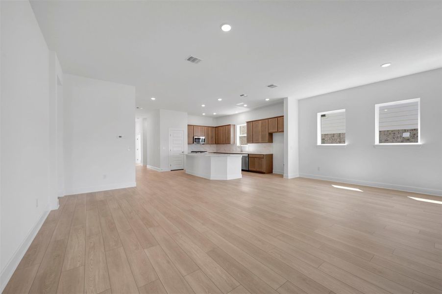 Family Room - Kitchen