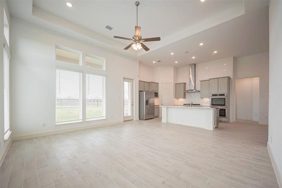 Spacious, unfurnished interior of a new home in Lago Mar, Texas City (Image 28).