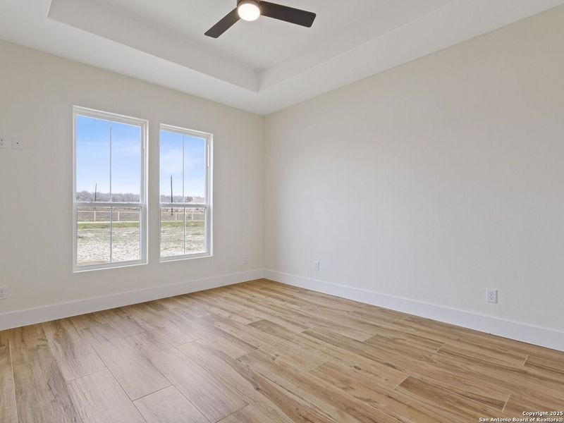 Spacious, unfurnished interior of a new home in , La Vernia (Image 34).