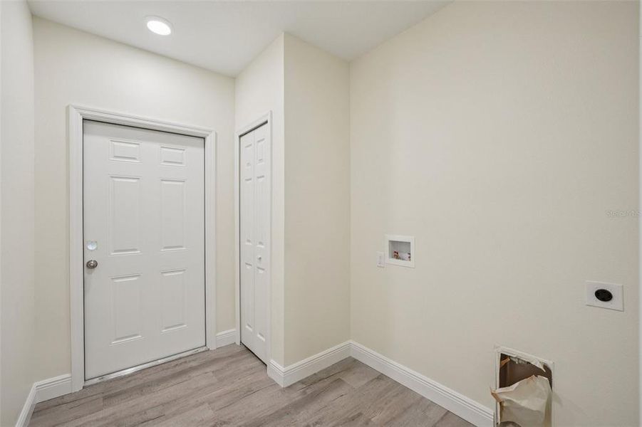 Spacious, unfurnished interior of a new home in , Lakeland (Image 19).
