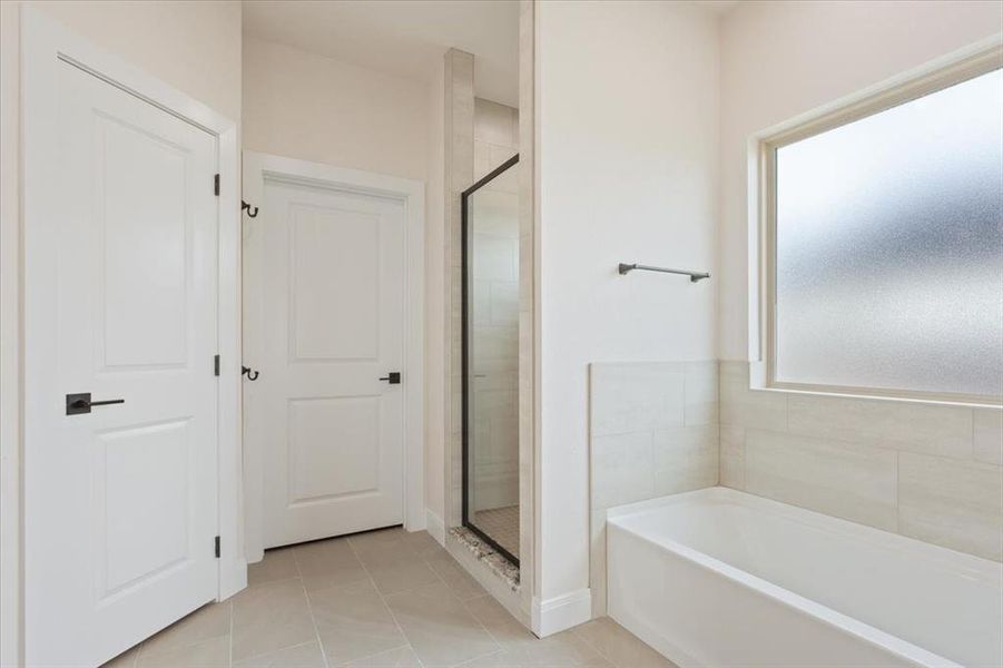 Furnished interior view inside a new home in , Riesel (Image 7).