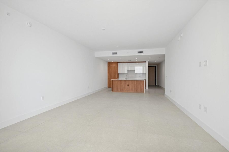 Spacious, unfurnished interior of a new home in , Fort Lauderdale (Image 18).