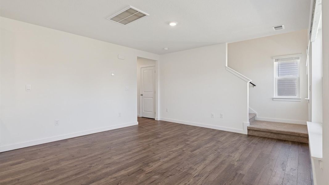 Spacious, unfurnished interior of a new home in Belhaven, Knoxville (Image 9).