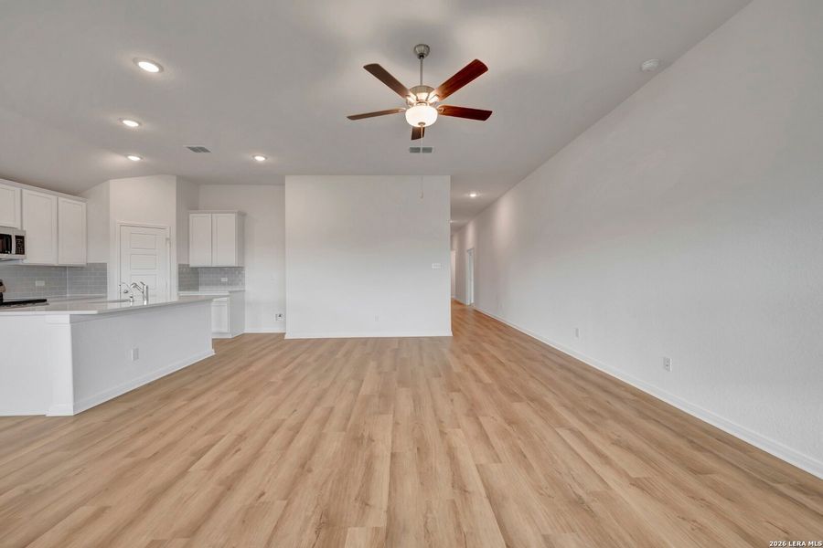 Spacious, unfurnished interior of a new home in Greenspoint Heights, Seguin (Image 27).
