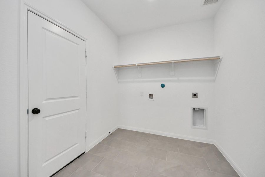 Spacious, unfurnished interior of a new home in 45' Traditional Homes at Elyson, Katy (Image 13).