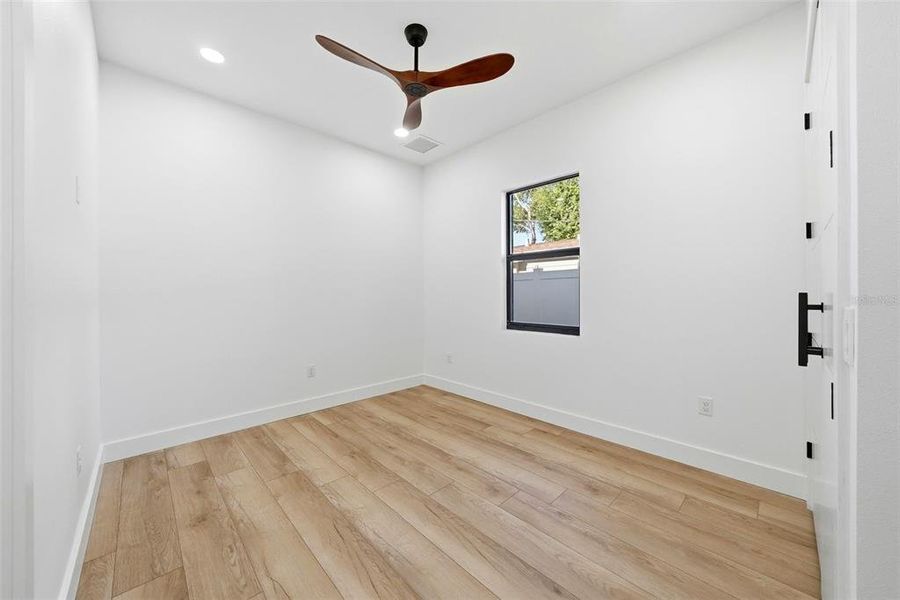 Spacious, unfurnished interior of a new home in , St. Petersburg (Image 36).