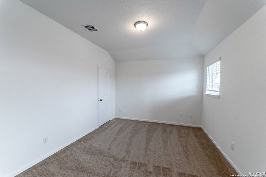Spacious, unfurnished interior of a new home in Arcadia Ridge, San Antonio (Image 15).