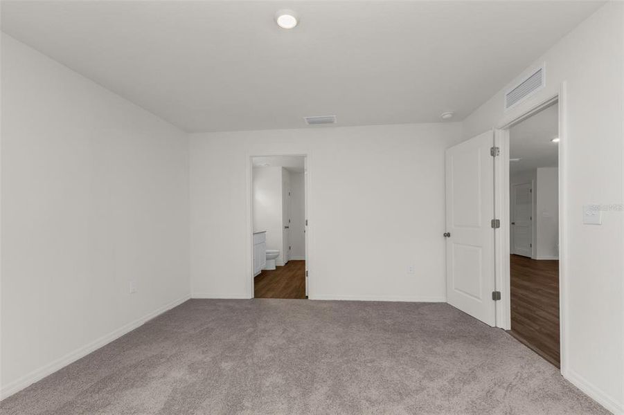 Spacious, unfurnished interior of a new home in , Port Charlotte (Image 13).