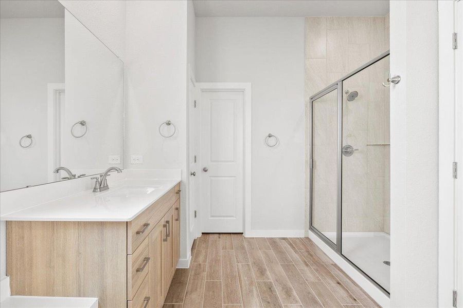 MOVE IN READY - LARGE LOT - OVERSIZED GARAGE