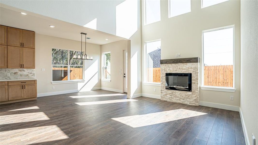 Spacious, unfurnished interior of a new home in , Granbury (Image 24).