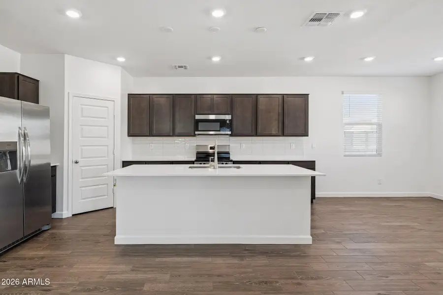 8-web-or-mls-24198-w-hacienda-ave