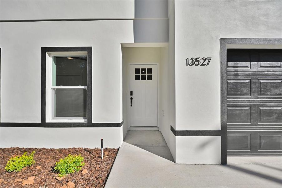 Exterior details and patio area of a home in , Dunnellon (Image 4).