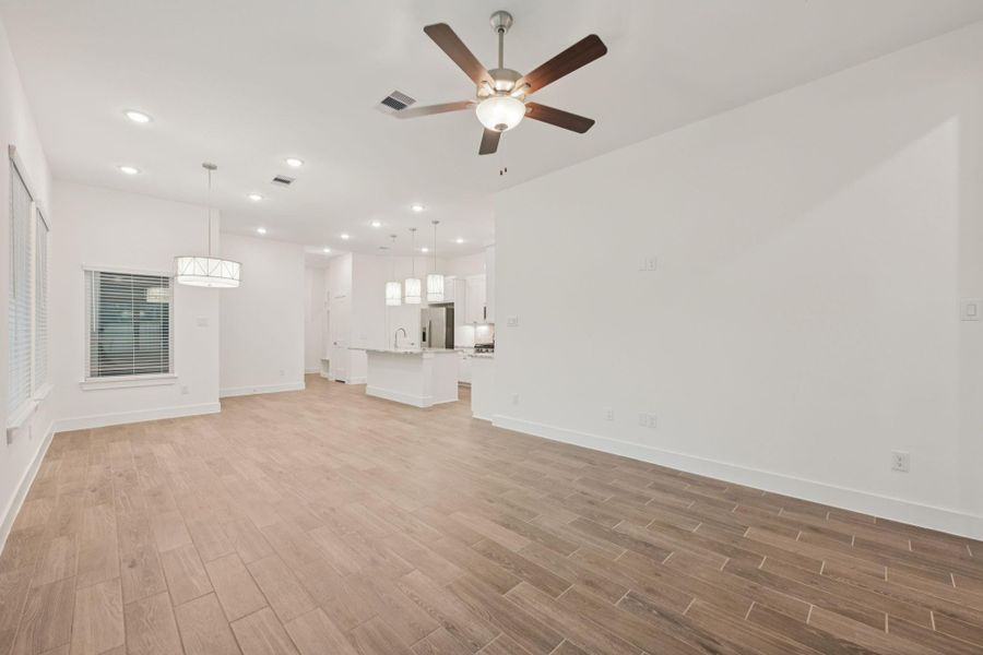 Spacious, unfurnished interior of a new home in Kresston 50's, Montgomery (Image 29).