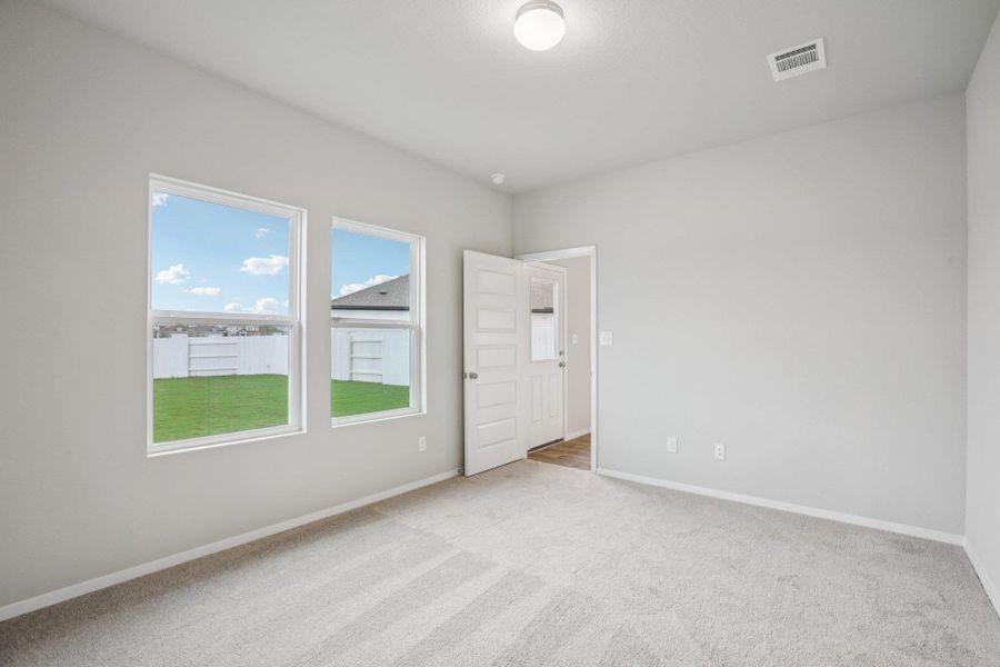 Spacious, unfurnished interior of a new home in Harvest Ridge, Elgin (Image 23).