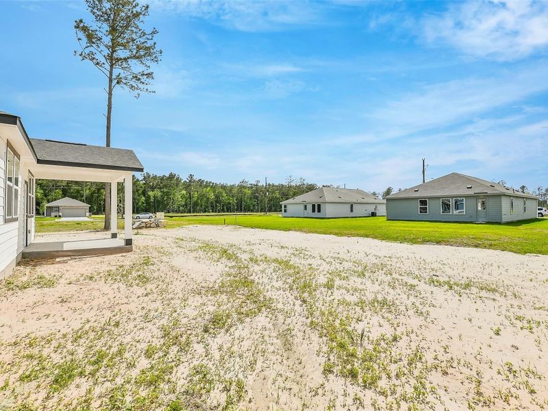 Exterior details and patio area of a home in Spring Branch Crossing, Conroe (Image 4).