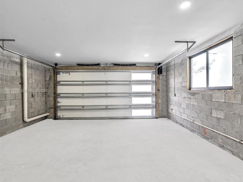 Spacious, unfurnished interior of a new home in , Dania Beach (Image 76).