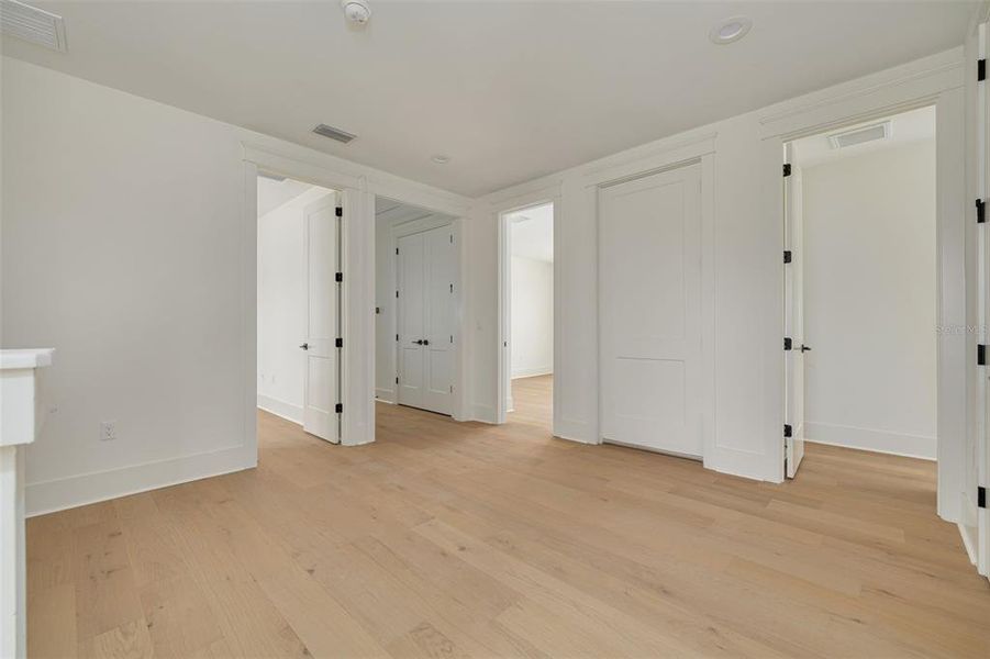 Spacious, unfurnished interior of a new home in , St. Petersburg (Image 31).