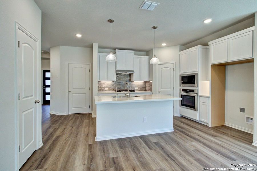 Furnished interior view inside a new home in Clear Creek, New Braunfels (Image 7).