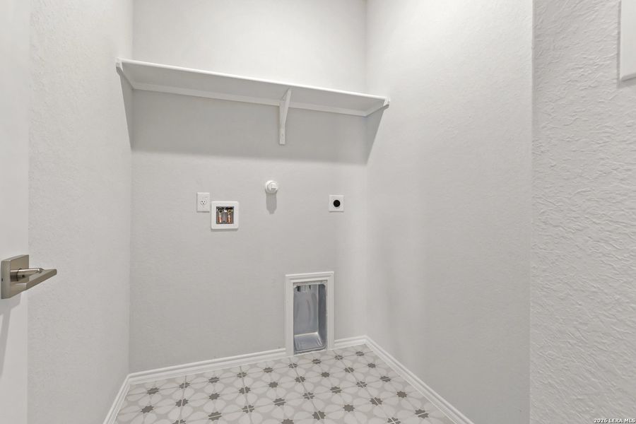 Spacious, unfurnished interior of a new home in Bricewood, San Antonio (Image 22).