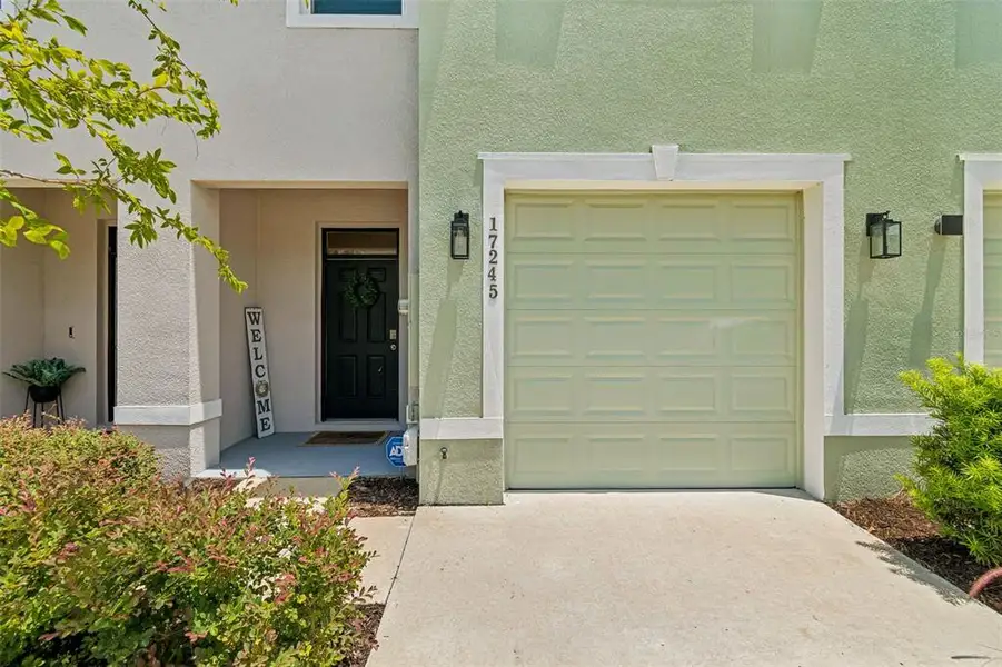 Exterior details and patio area of a home in , Land O' Lakes (Image 34).