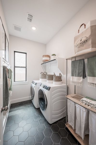 Representative furnished interior of a home built from the Goldeneye by Tri Pointe Homes in Jubilee 50′, Hockley (Image 74).