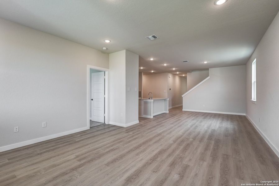 Spacious, unfurnished interior of a new home in Cinco Lakes, San Antonio (Image 16). Spacious, unfurnished interior of a new home in Cinco Lakes, San Antonio (Image 16).