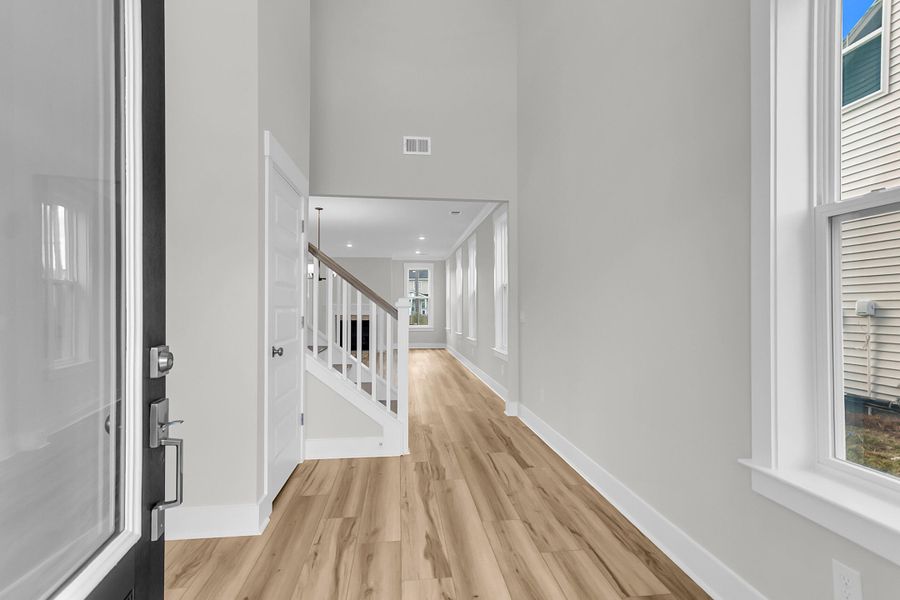 Spacious, unfurnished interior of a new home in , Summerville (Image 21).