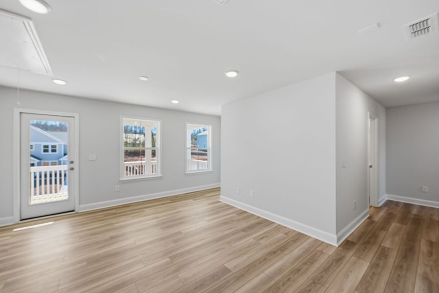 Spacious, unfurnished interior of a new home in Carriage Estates, Lexington (Image 20).