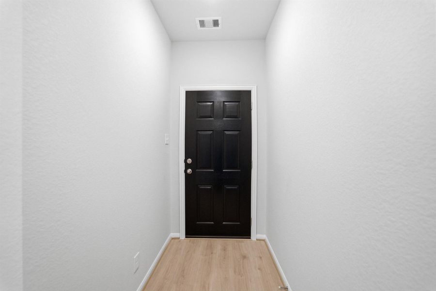 Spacious, unfurnished interior of a new home in Trails at Woodhaven Lakes, La Marque (Image 17). Spacious, unfurnished interior of a new home in Trails at Woodhaven Lakes, La Marque (Image 17).