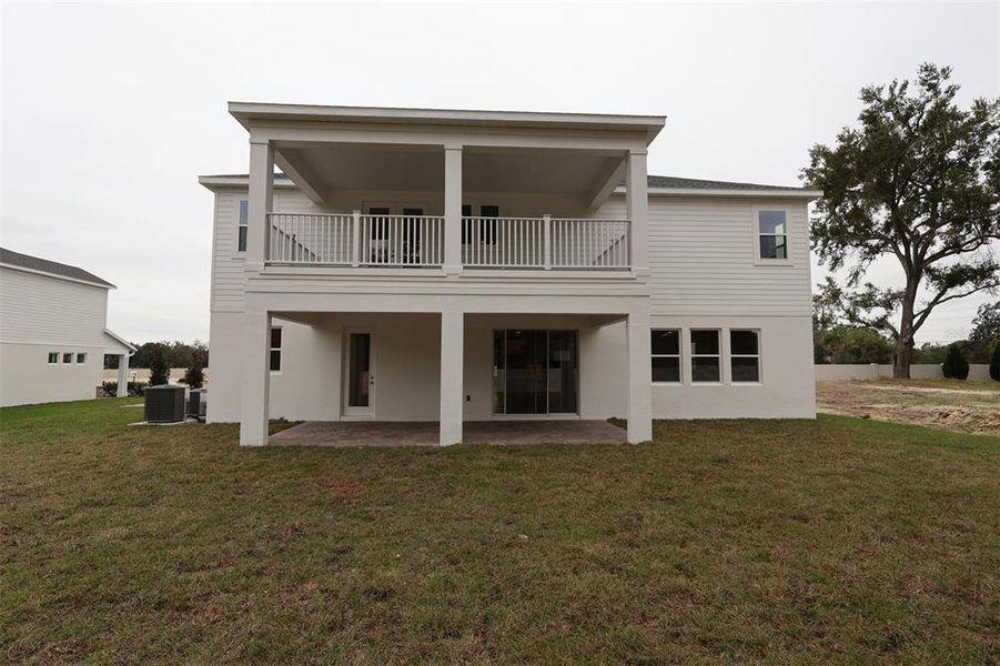 Exterior details and patio area of a home in Willow Run, Apopka (Image 17).