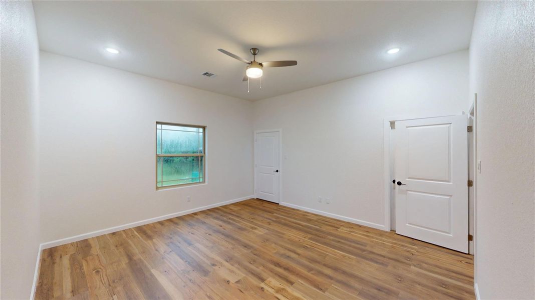 Spacious, unfurnished interior of a new home in , Cleveland (Image 14).