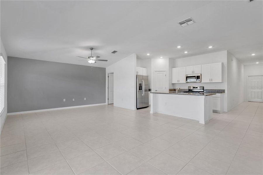 Spacious, unfurnished interior of a new home in Berry Bay, Wimauma (Image 12). Spacious, unfurnished interior of a new home in Berry Bay, Wimauma (Image 12).