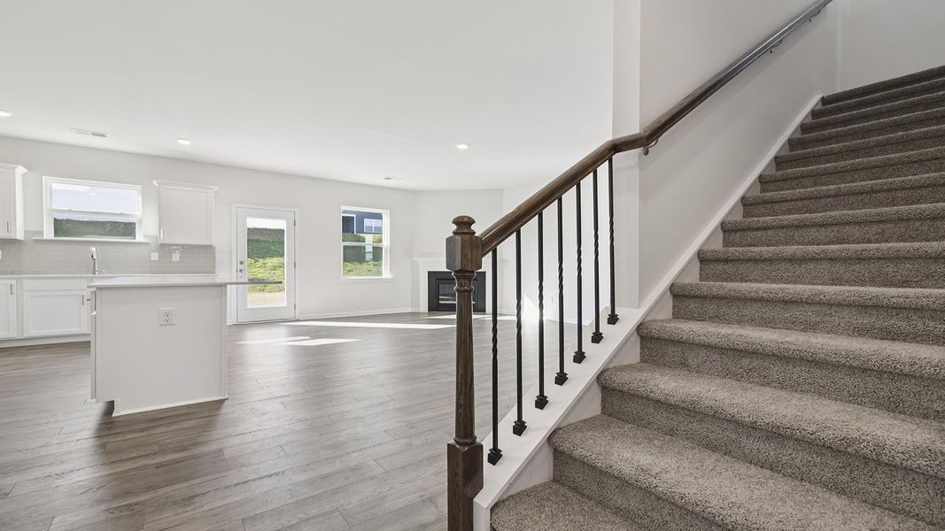 Spacious, unfurnished interior of a new home in Sage Grove, Lyman (Image 19).