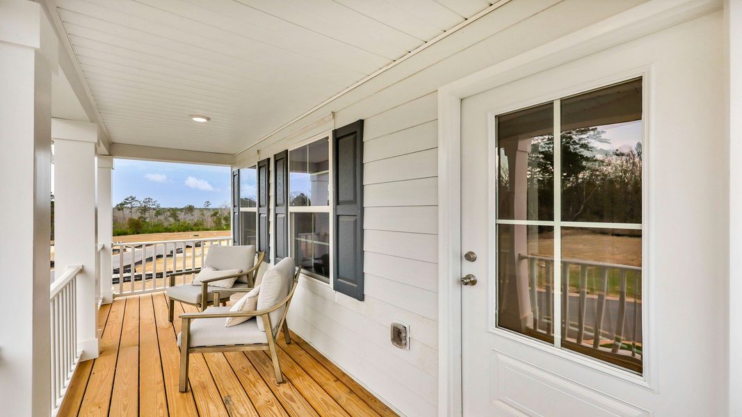 Representative exterior details of a home built from the Harbor Oak by D.R. Horton in Lake Tide Summit, Chapin (Image 4).