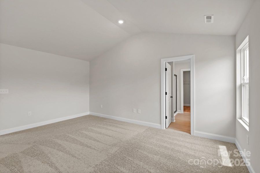 Spacious, unfurnished interior of a new home in Ascot Woods, Charlotte (Image 9).