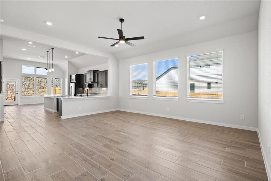 Spacious, unfurnished interior of a new home in Meyer Ranch, New Braunfels (Image 14).