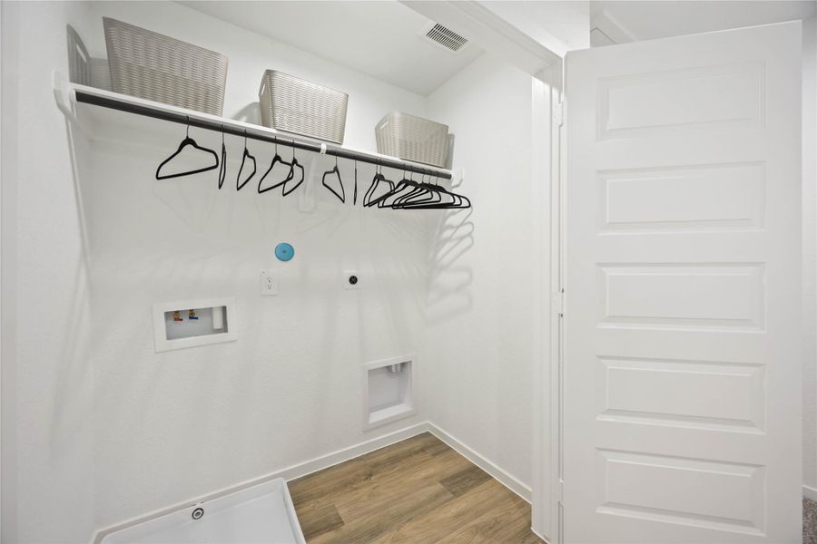 Spacious, unfurnished interior of a new home in Alaia Crossing, Houston (Image 22).