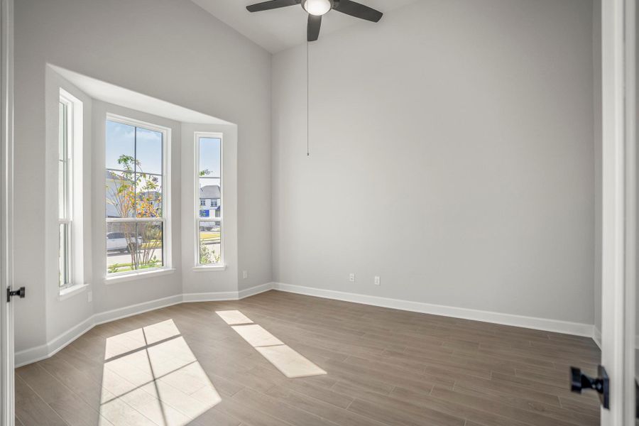 Spacious, unfurnished interior of a new home in Sienna 70' Lots, Missouri City (Image 47). Spacious, unfurnished interior of a new home in Sienna 70' Lots, Missouri City (Image 47).