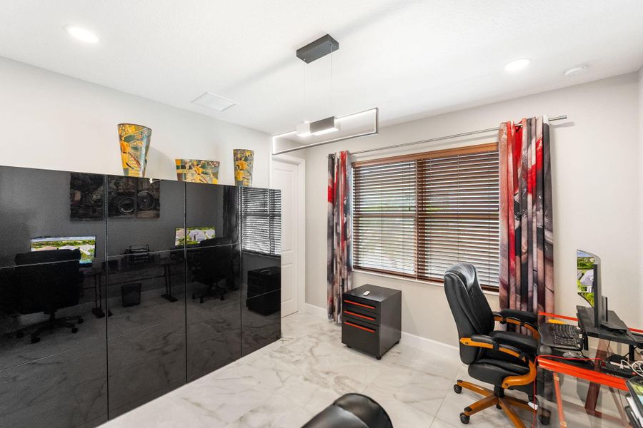 Furnished interior view inside a new home in , Port St. Lucie (Image 15).