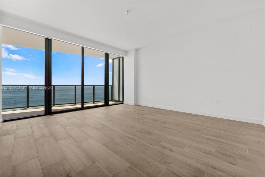 Spacious, unfurnished interior of a new home in , Pompano Beach (Image 22).