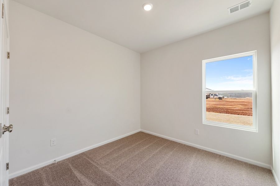 Spacious, unfurnished interior of a new home in Dove Hollow, Chesnee (Image 24).